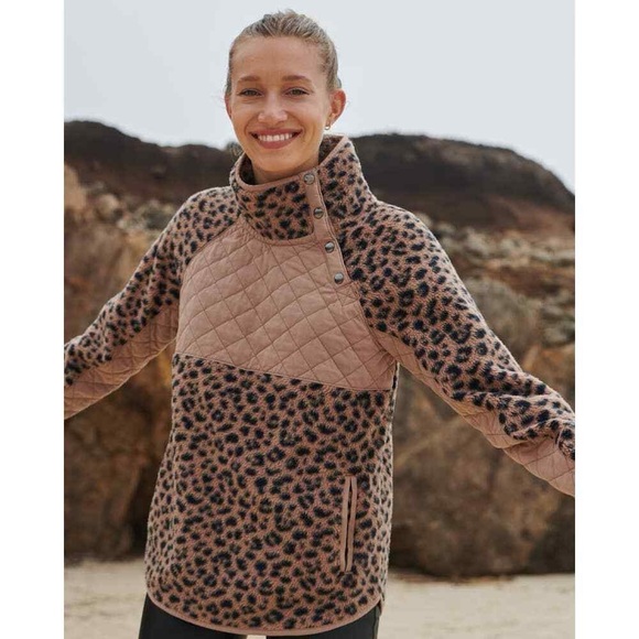 Abercrombie & Fitch Tops - Abercrombie & Fitch Women's Asymmetrical Snap-Up Fleece Size L